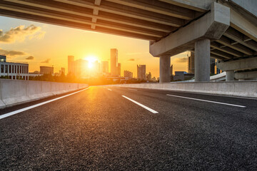 小米、华为、三星：当下三款主流折叠屏手机摸机对比